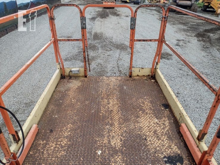 2010-jlg-4069le-image-25