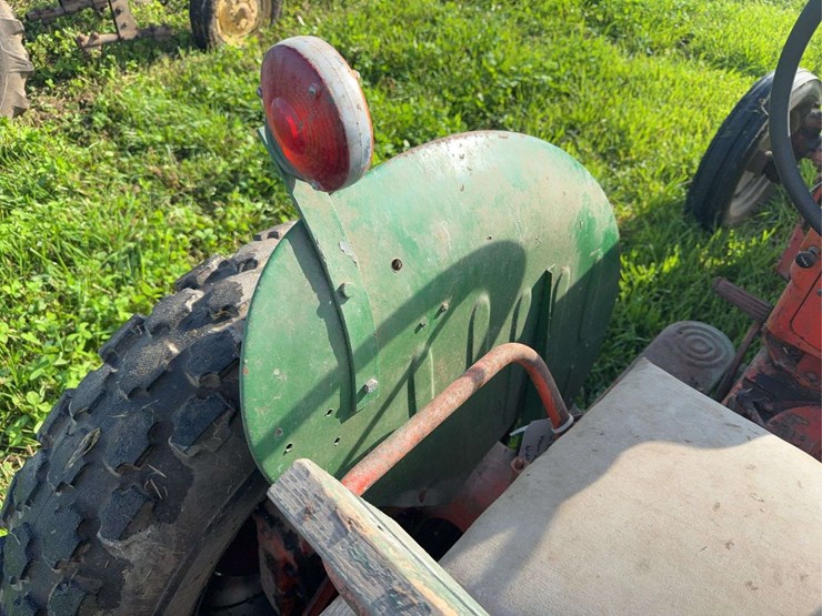 john-deere-320-image-6