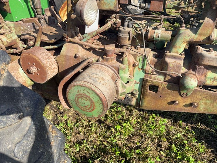 john-deere-520-image-16
