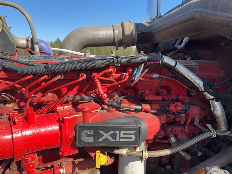 2022-peterbilt-389-image-26