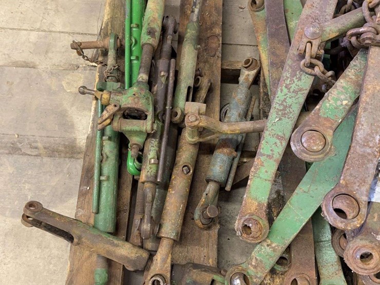 john-deere-dubuque-3-point-hitch-parts-image-2
