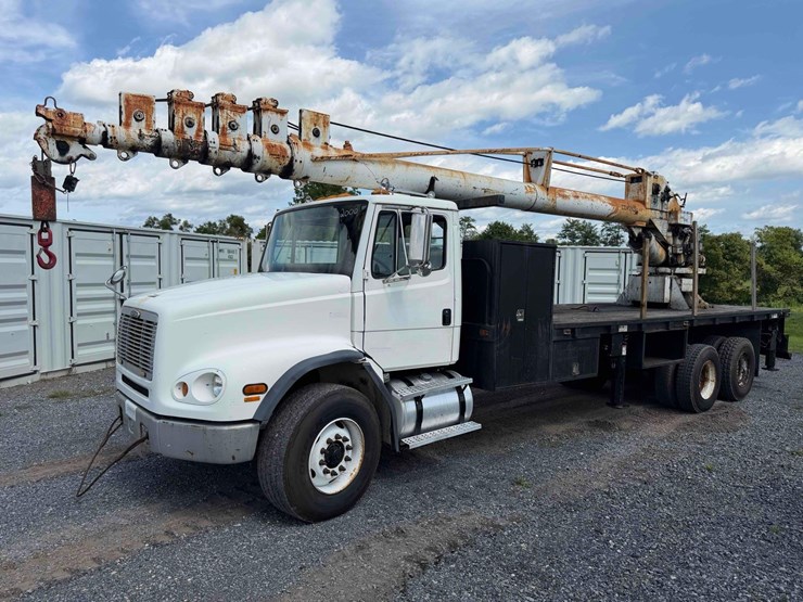 2000-freightliner-fl112-image-1