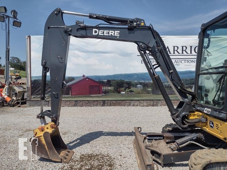 2014-deere-35g-image-21