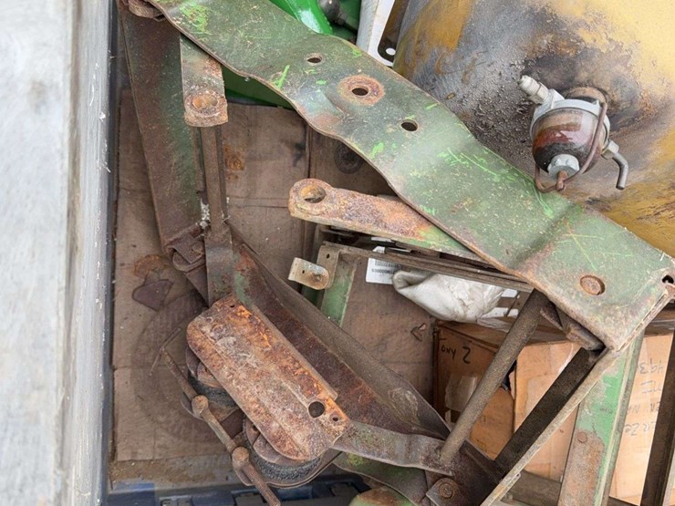 john-deere-standard-hydraulic-unit-&-assorted-john-deere-parts-image-4