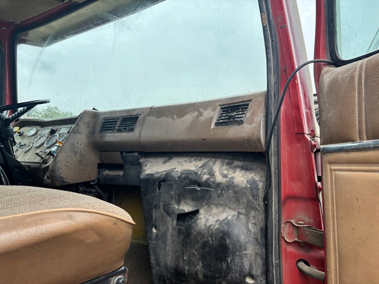 1994-ford-l8000-image-45