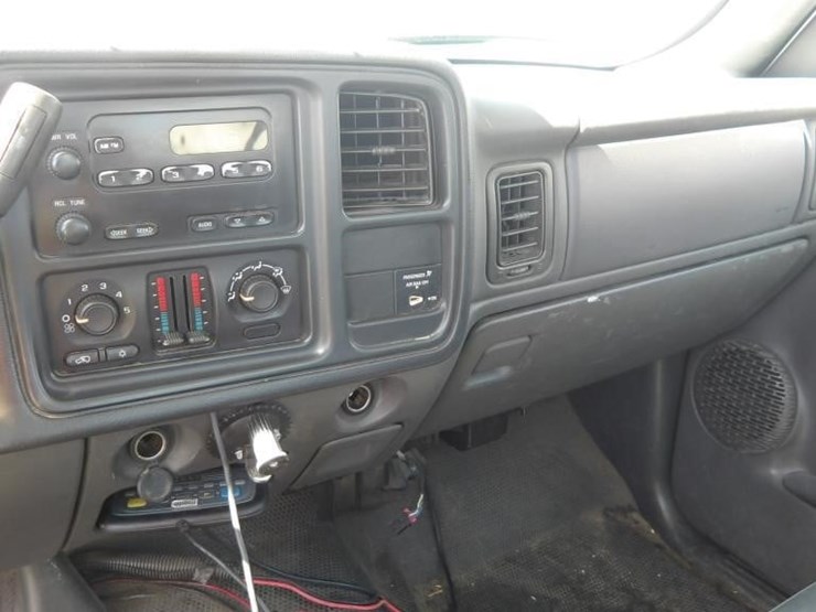 2005-chevrolet-silverado-2500-image-17