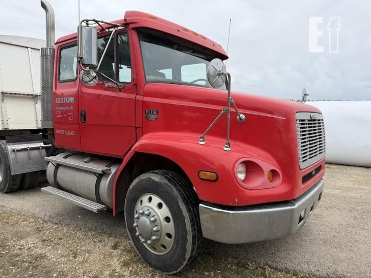 2000-freightliner-fl112-image-4
