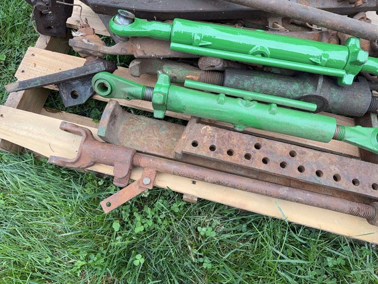 john-deere-dubuque-3-point-hitch-parts-image-4