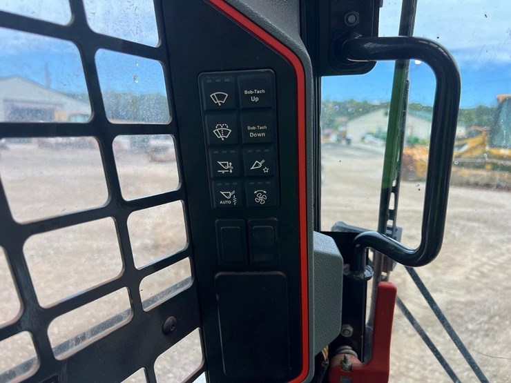 2021-bobcat-t66-image-25