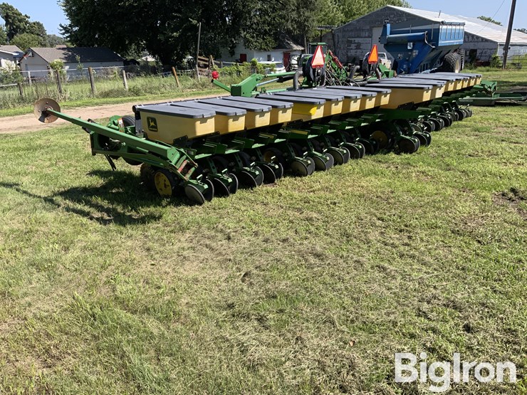 john-deere-7300-image-3