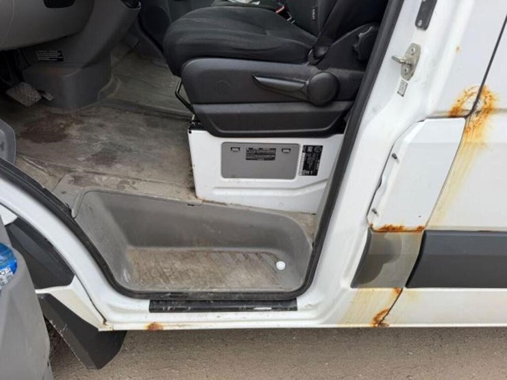 2018-mercedes-benz-sprinter-2500-image-17