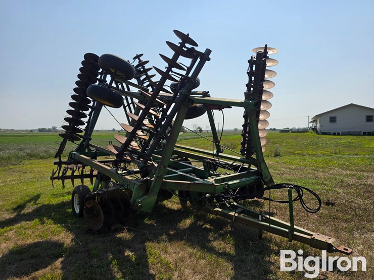 john-deere-235-image-3