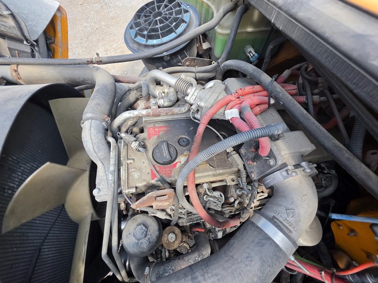 2005-freightliner-m2-106-image-46