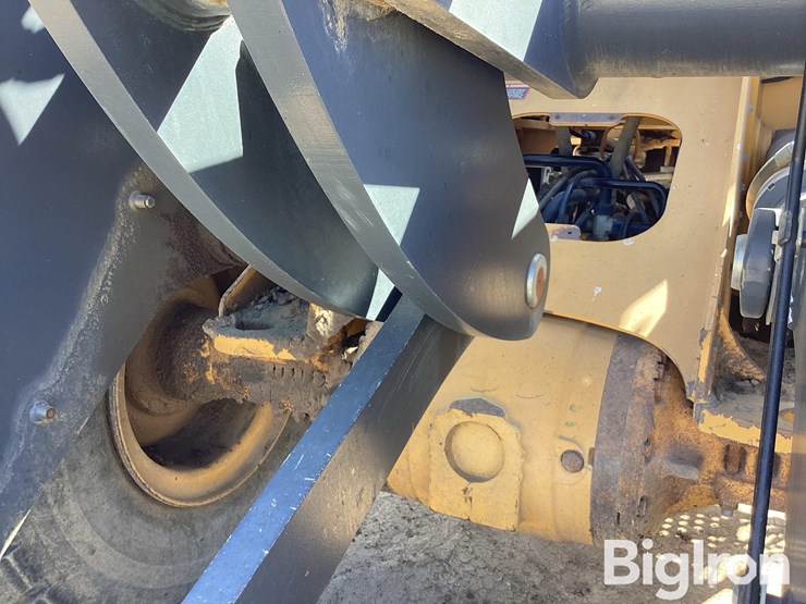 2012-deere-724k-image-14