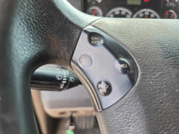 2012-freightliner-cascadia-125-image-62