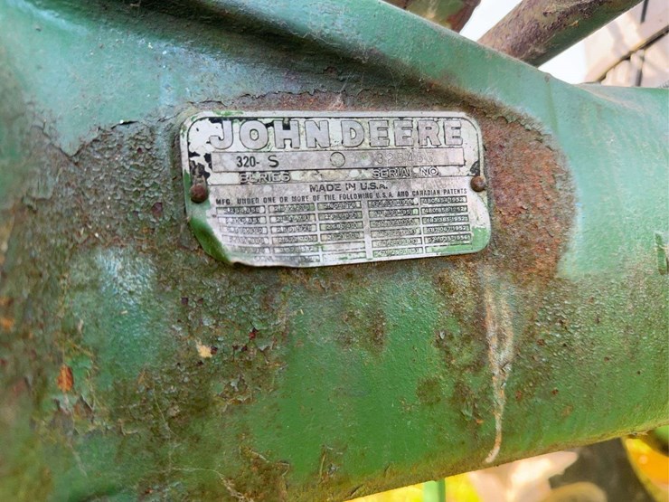 john-deere-320-image-21