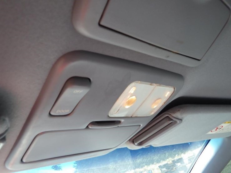 2002-toyota-sienna-image-25