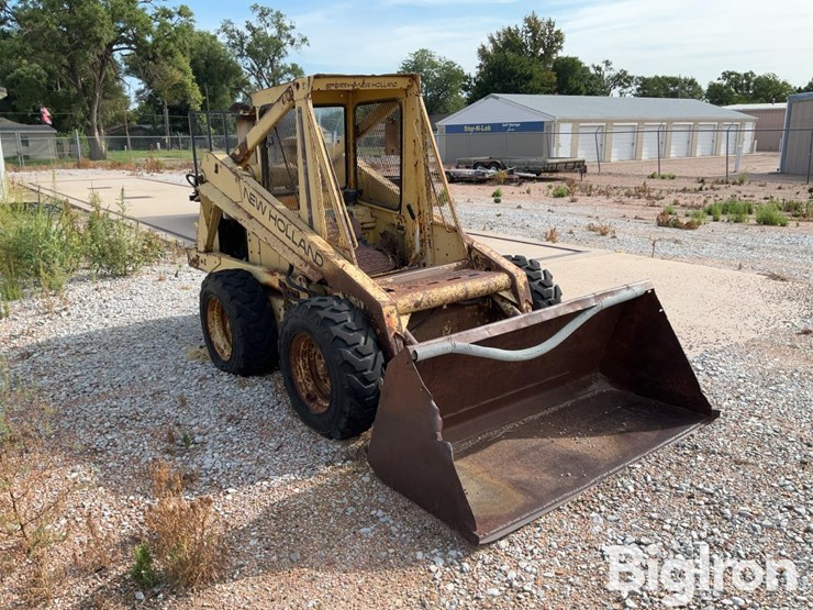 new-holland-l779-image-3