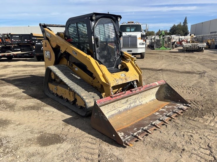 2021-caterpillar-299d3-image-2