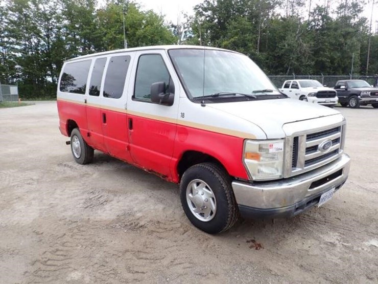 2010-ford-e350-xlt-image-3