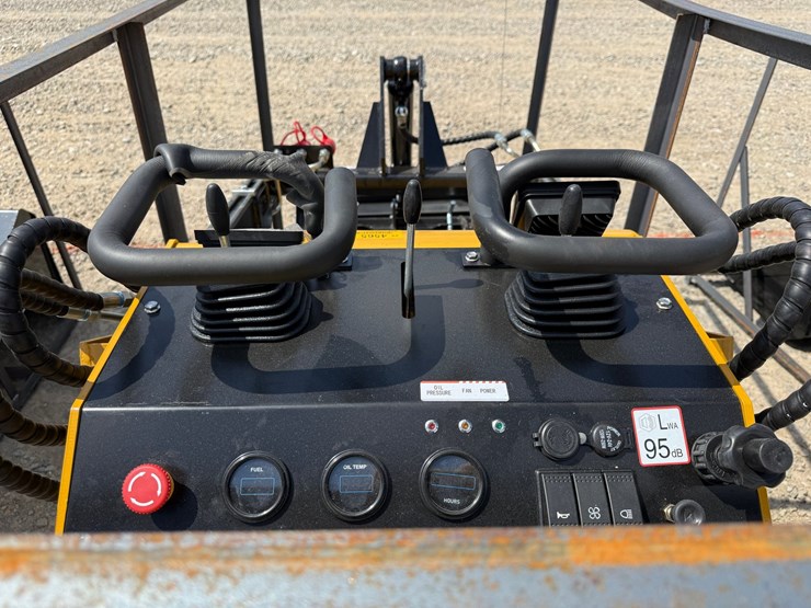 #84-•-unused-2026-agt-mx-crt23-stand-on-tracked-loader-mxcrt232026j00592-inv#4565-image-11