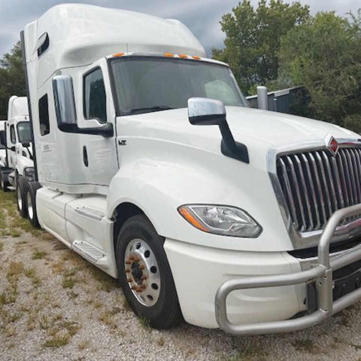 2018 INTERNATIONAL LT