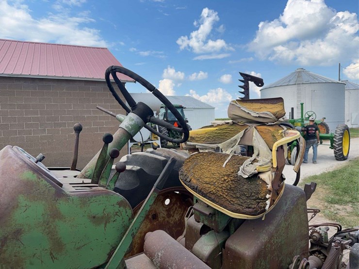 john-deere-3010-image-28