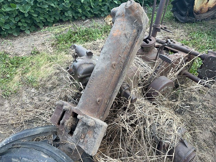 john-deere-b-rear-end-image-3