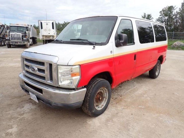 2010-ford-e350-xlt-image-1