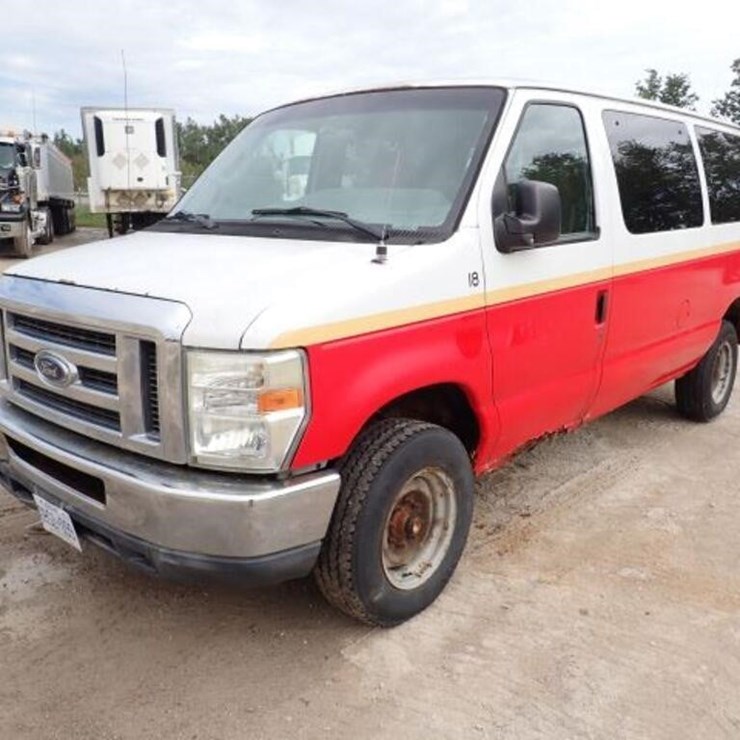2010 FORD E350 XLT