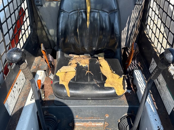 2004-bobcat-s130-image-10