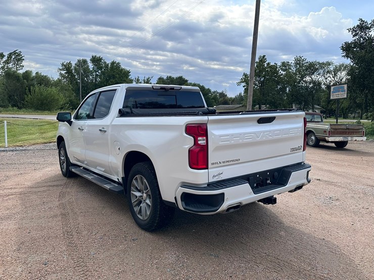 2020-chevrolet-1500-image-3