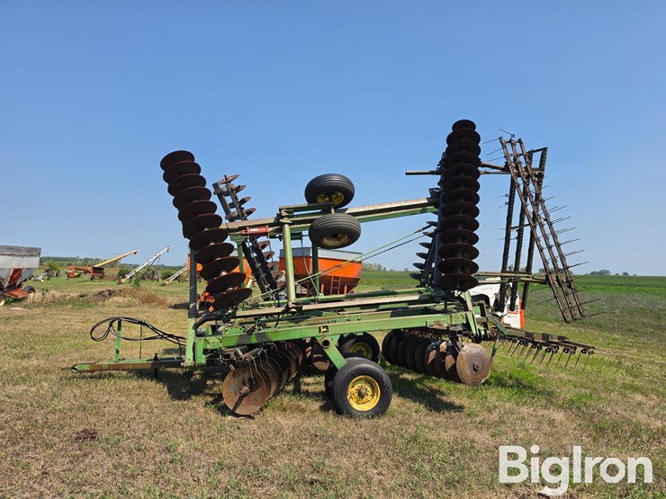 john-deere-235-image-8