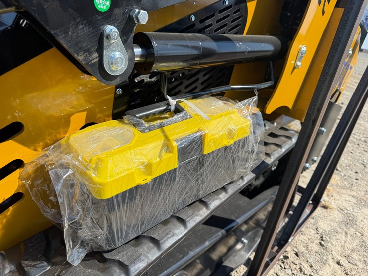 #76-•-unused-2026-cfg-kjt27-stand-on-skid-steer-loader-kjt272026m0622193-inv#4561-image-8