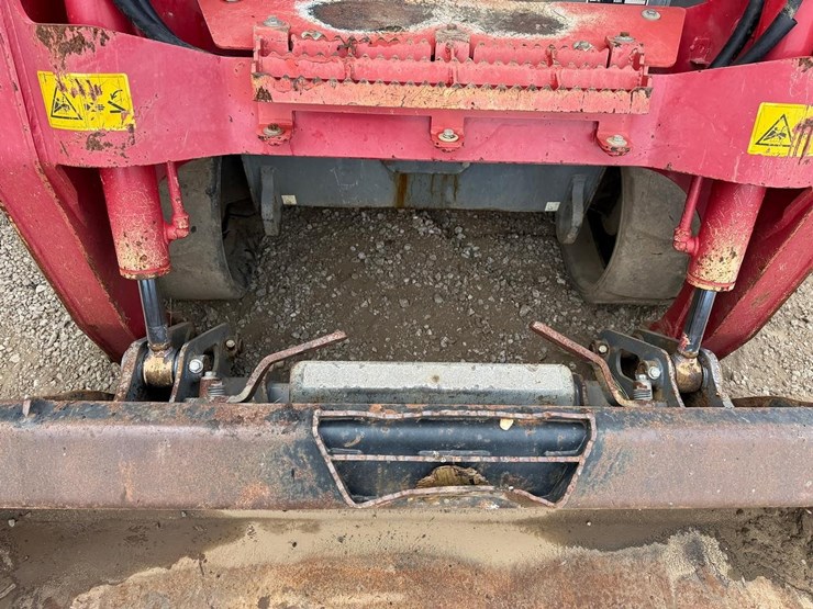 2020-takeuchi-tl8-image-10