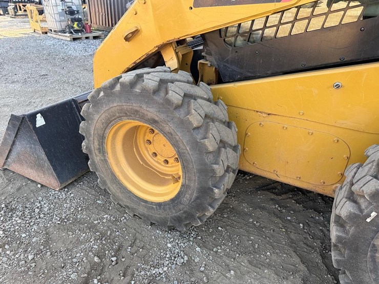 2012-caterpillar-246c-image-17