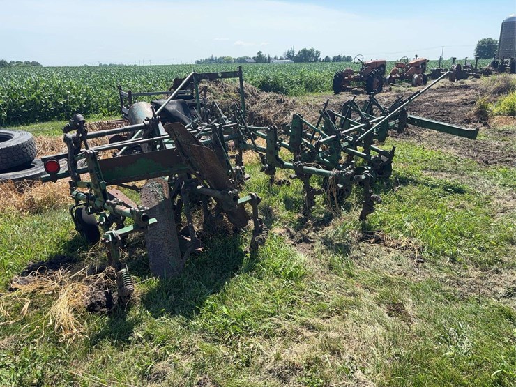john-deere-front-mounted-cultivator-image-3