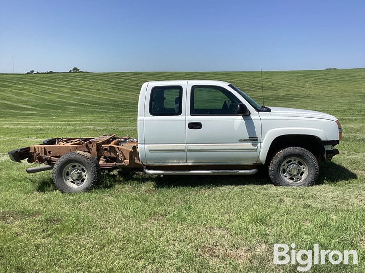 2004-chevrolet-silverado-2500-image-4