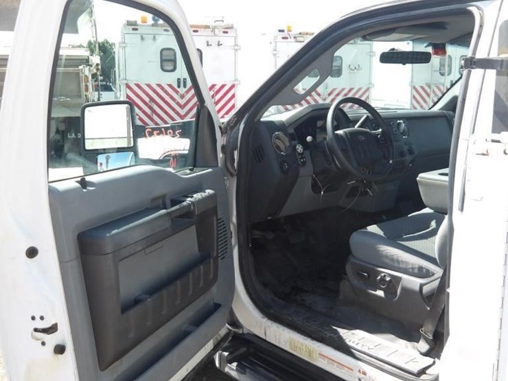 2011-ford-f550-image-16