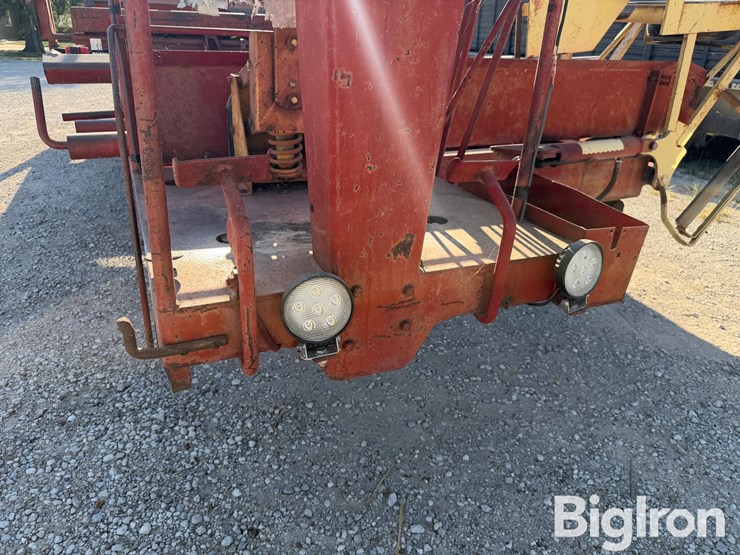 new-holland-1047-image-13