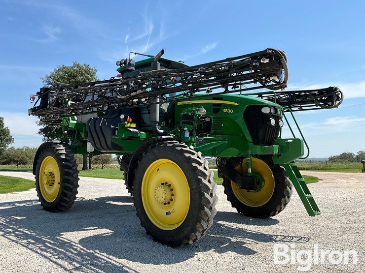 2011-john-deere-4830-image-3
