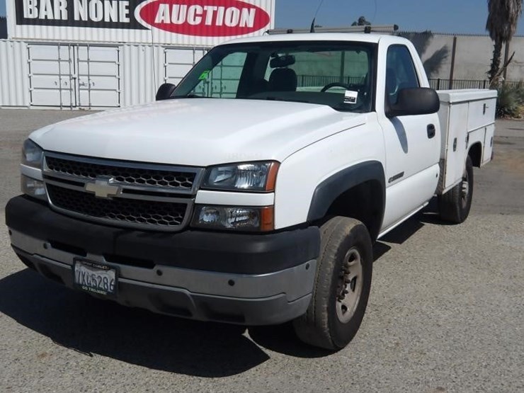2005-chevrolet-silverado-2500-image-1