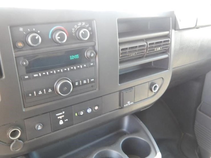 2019-chevrolet-express-2500-image-22