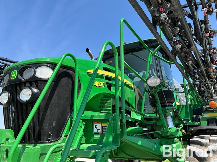 2011-john-deere-4830-image-9