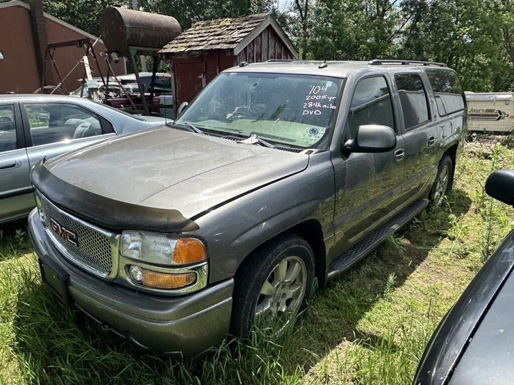 2005-gmc-denali-xl-image-1