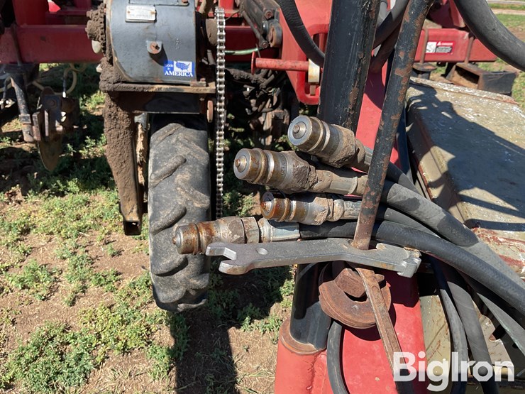 case-ih-2800-image-12