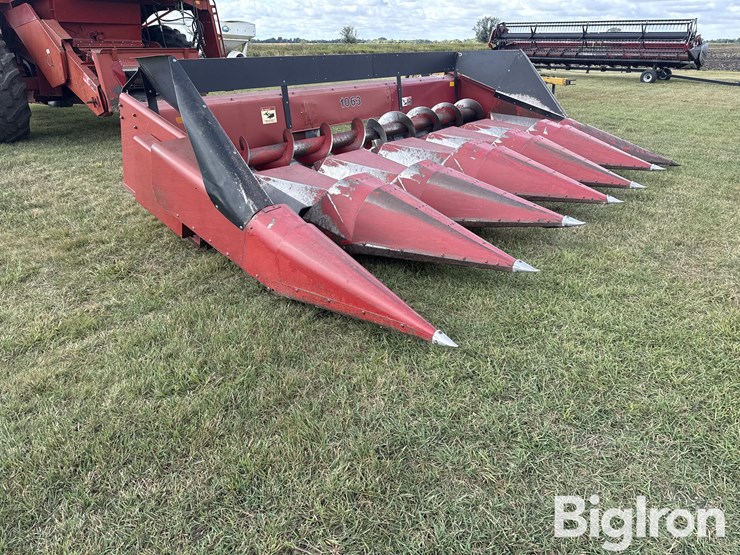 1987-case-ih-1063-image-3