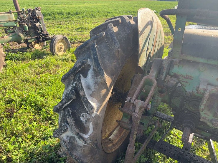 john-deere-320v-slant-steer-image-11