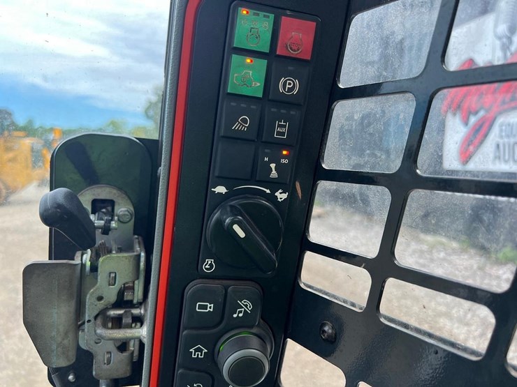 2021-bobcat-t66-image-22