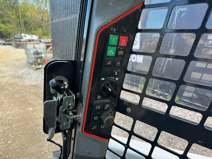 bobcat-t66-image-26